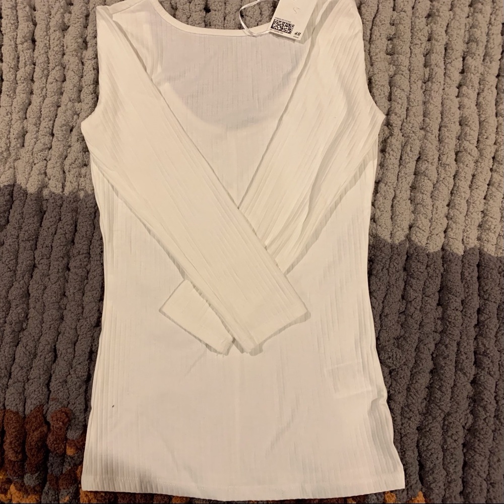 h&m u-neck shirt